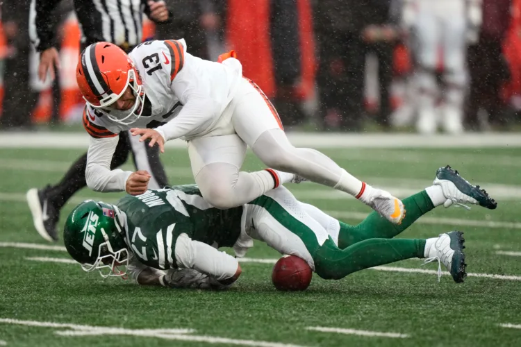Botched punt sends Browns to defeat